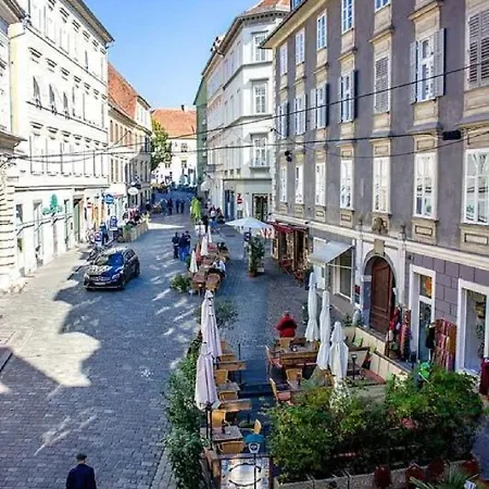 Goldene Pastete - Urban Luxury Center Daire